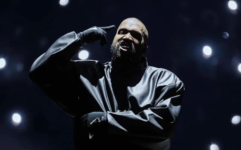 Yes-New-Titanium-Teeth-Kanye-Wests-850000-Dental-Makeover